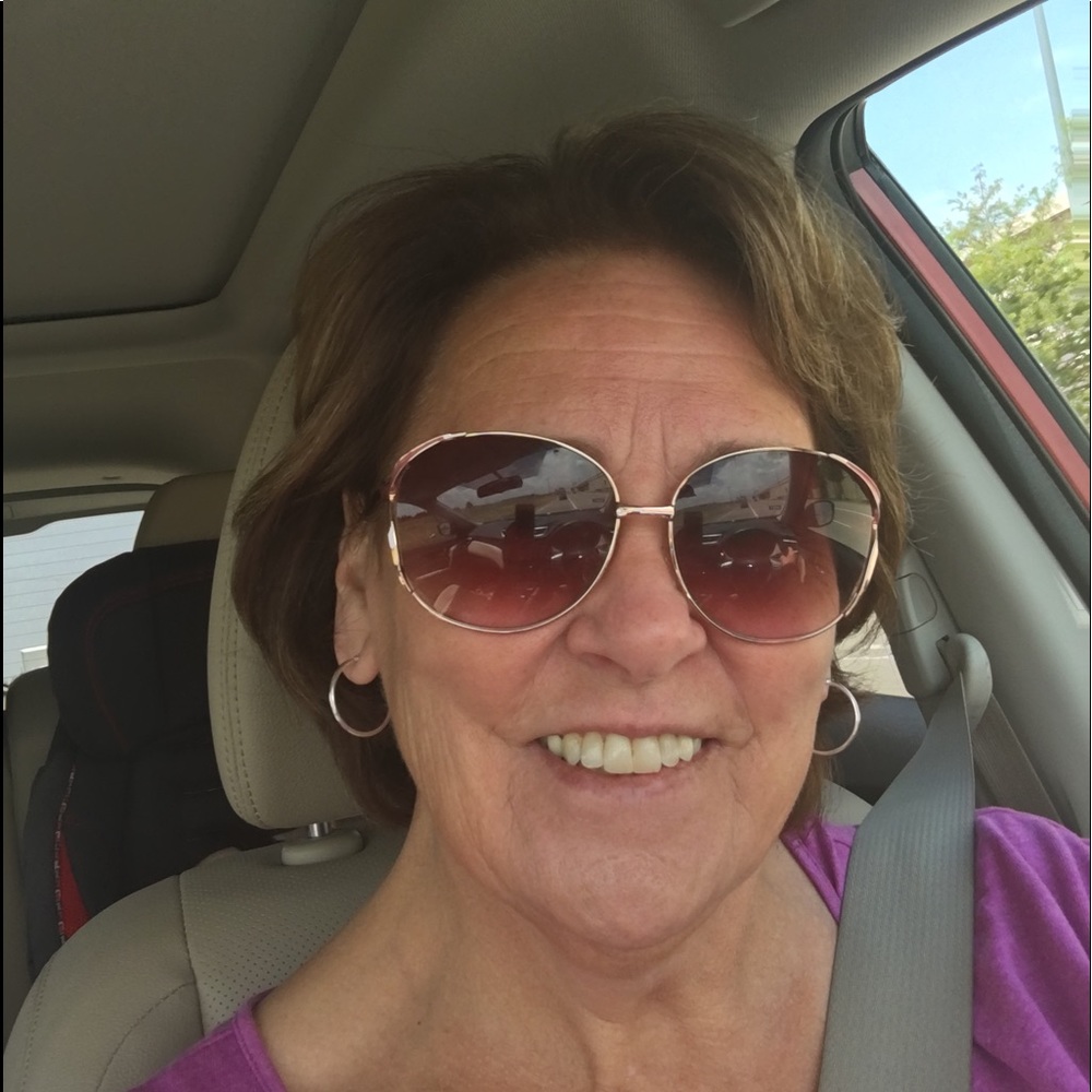 Meet your Posher, Lisa